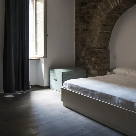La Corte Assisi